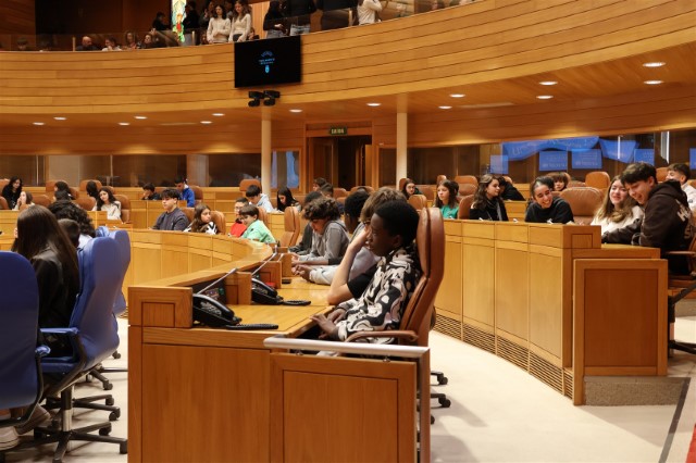 A vicepresidenta do Parlamento lembra que os conflictos armados poñen en perigo os dereitos fundamentais da infancia no mundo